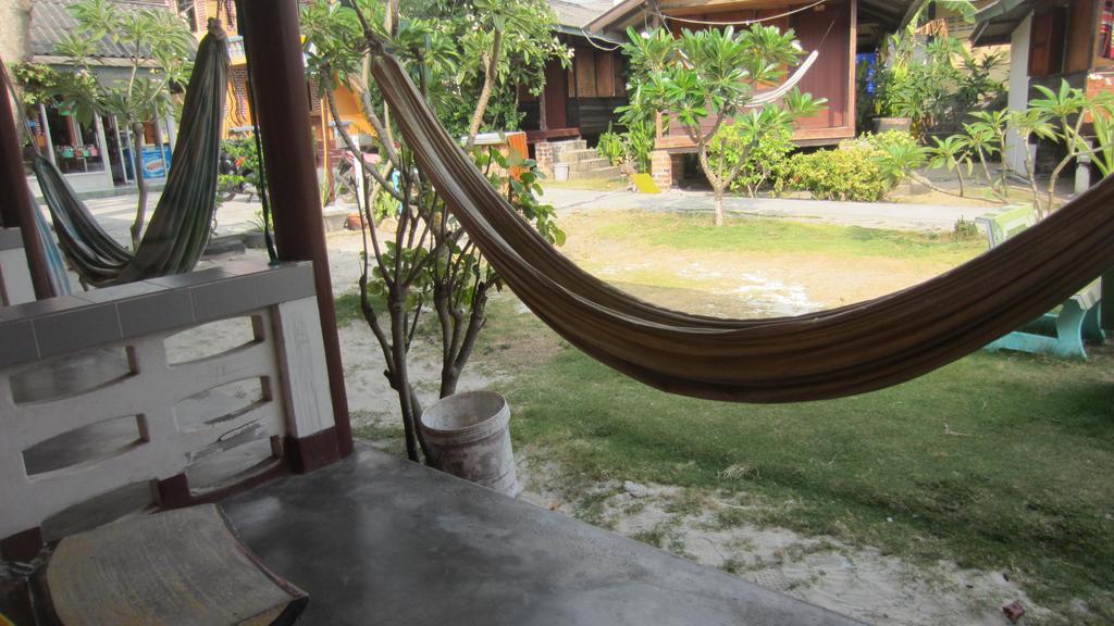 Charung Beach Hatrin Kültér fotó