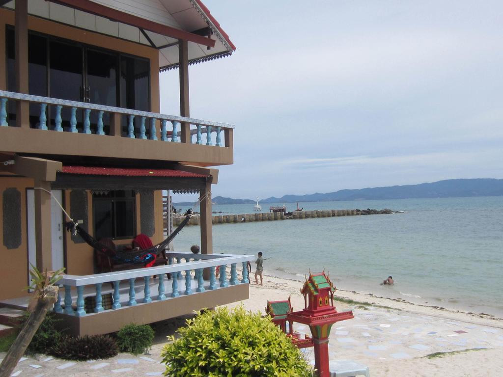 Charung Beach Hatrin Kültér fotó